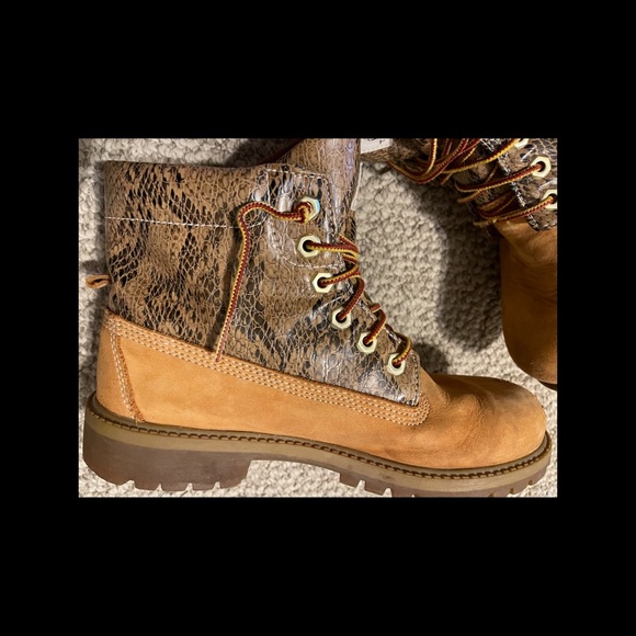 Timberland suede snakeskin boots size 6 boy’s, 8 woman’s - Picture 5 of 11